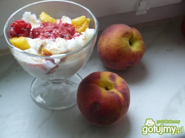 Ryż z musem malinowym i brzoskwiniami Ryż z musem malinowym i brzoskwiniami