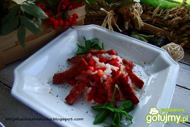 Ryż z papryką i grillowaną kiełbasą  Ryż z papryką i grillowaną kiełbasą