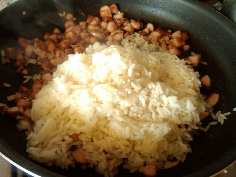 Ryż z parówkami na ostro