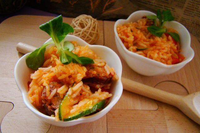 Ryż z patelni z cukinią i kiełbasą 