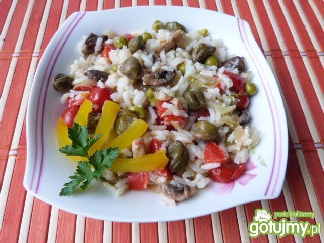 Ryż z pieczarkami, groszkiem i kaparami Ryż z pieczarkami, groszkiem i kaparami