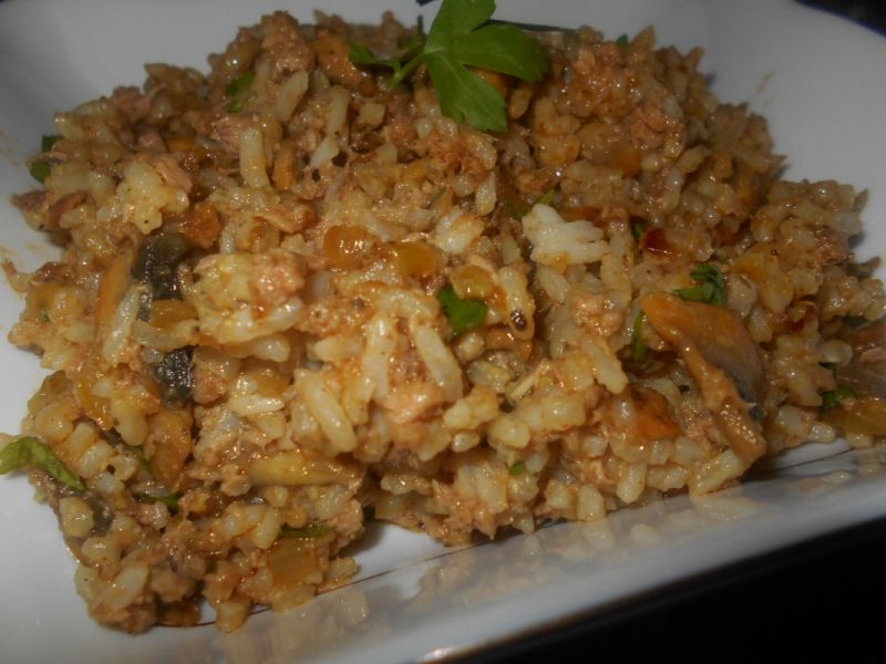 Ryż z pieczarkami i tuńczykiem