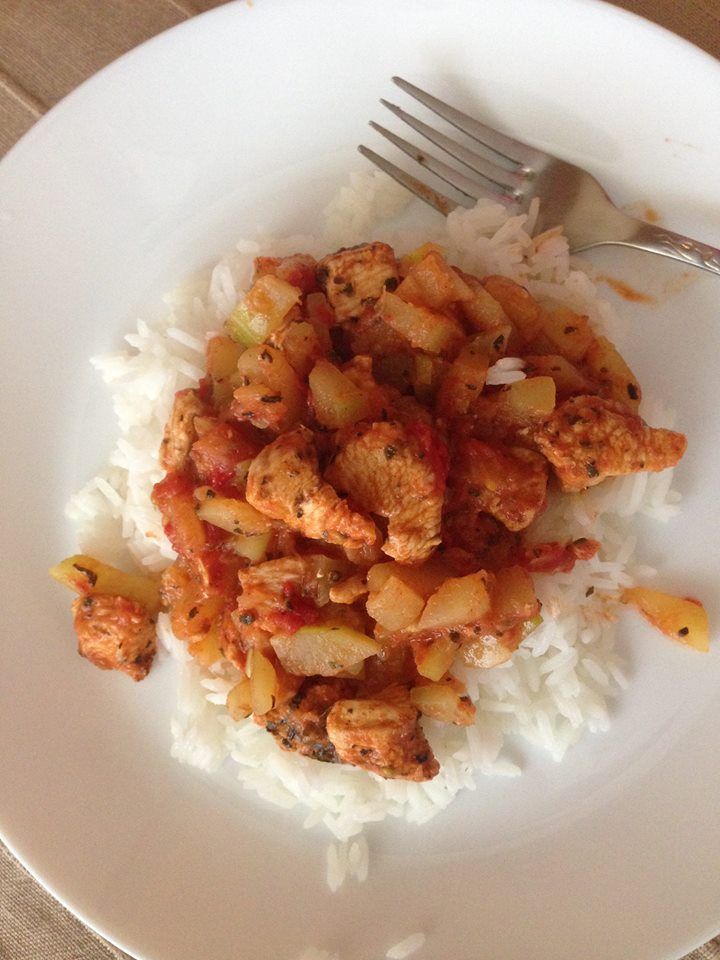 Ryż z piersią z kurczaka, z cukinią i pomidorami Ryż z piersią z kurczaka, z cukinią i pomidorami