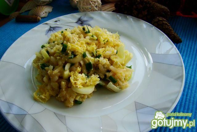 Ryż z porem i jajkiem na ciepło 