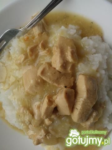 Ryż z sosem drobiowym