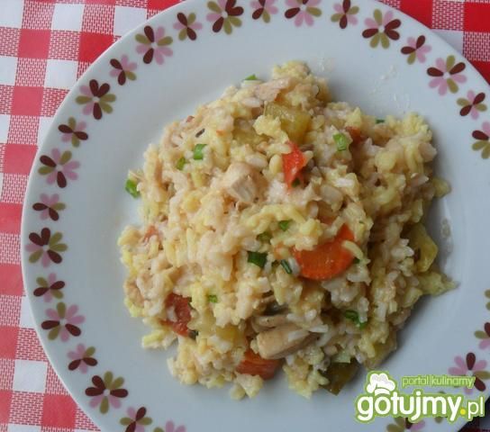 Ryż z sosem, mięsem i cukinią. Ryż z sosem, mięsem i cukinią.