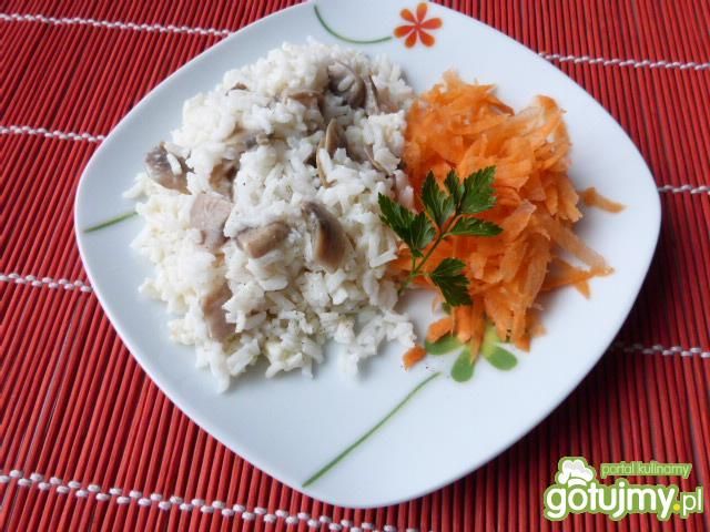 Ryż z sosem pieczarkowym Ryż z sosem pieczarkowym