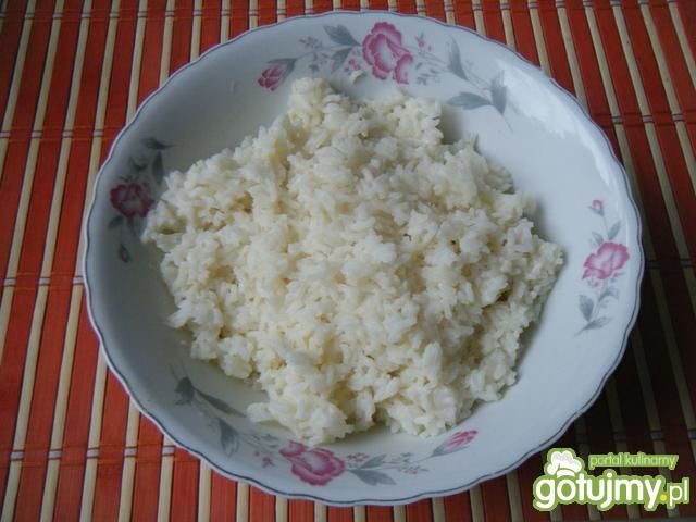 Ryż z sosem poziomkowym