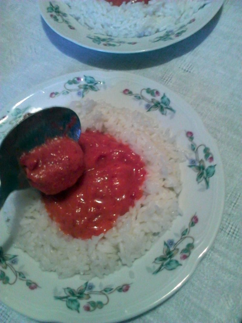 Ryż z sosem truskawkowym 