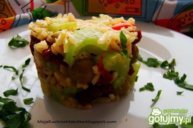 Ryż z suszonymi pomidorami i oliwkami  Ryż z suszonymi pomidorami i oliwkami