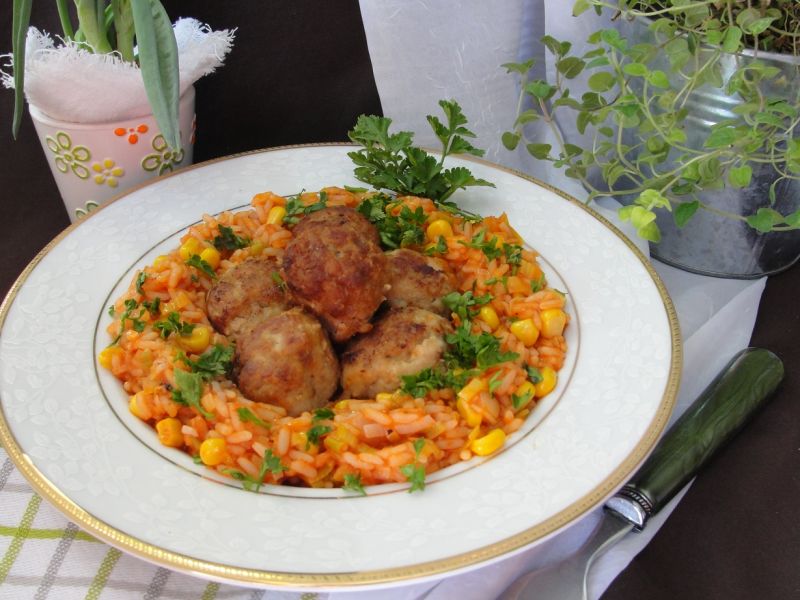 Ryż z warzywami i klopsikami Ryż z warzywami i klopsikami