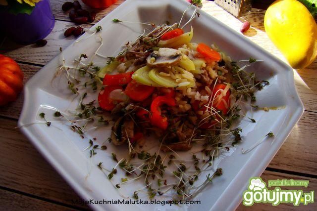 Ryż z warzywami i rzeżuchą 