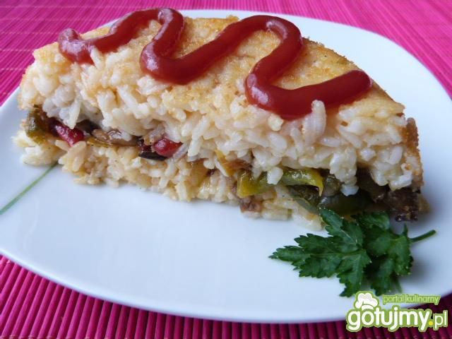 Ryż zapiekany z warzywami i żółtym serem
