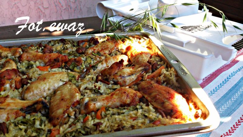 Ryż zapiekany z warzywami, kurkami i skrzydełkami