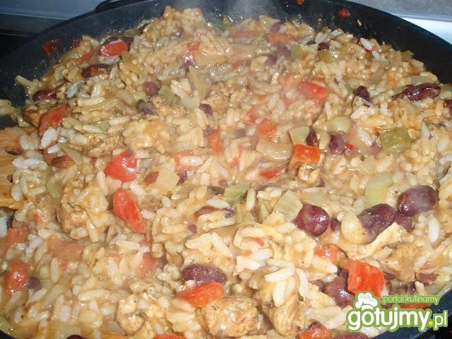 Ryżowa patelnia z kurczakiem i warzywami