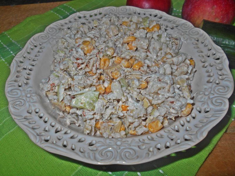 Ryżowa sałatka z ogórkiem i kurczakiem Ryżowa sałatka z ogórkiem i kurczakiem