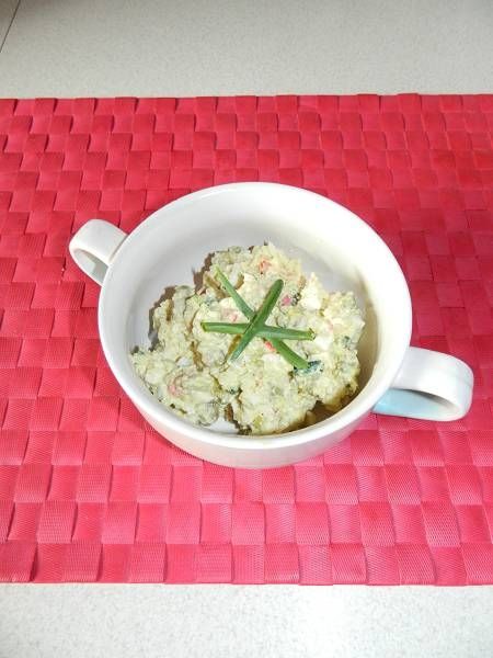 Ryżowa sałatka z paluszkami surimi i z jajkami Ryżowa sałatka z paluszkami surimi i z jajkami