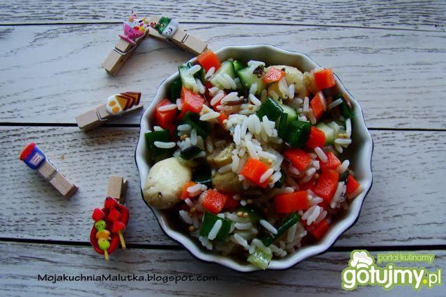 Ryżowa sałatka z pieczarkami  Ryżowa sałatka z pieczarkami