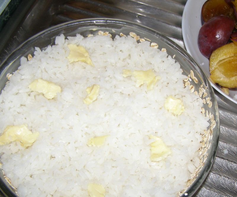 Ryżowa tarta śliwkowa z płatkami owsianymi