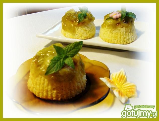 Ryżowe babeczki z musem rabarbarowym