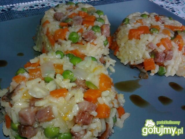 Ryżowe danie z foremek Ryżowe danie z foremek