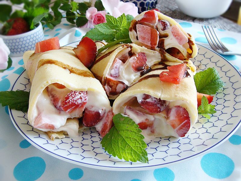 Ryżowe naleśniki z truskawkami i arbuzem 