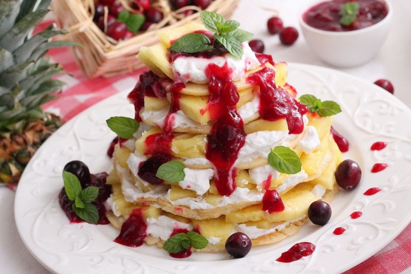 Ryżowo kokosowe naleśniki z frużeliną żurawinową Ryżowo kokosowe naleśniki z frużeliną żurawinową