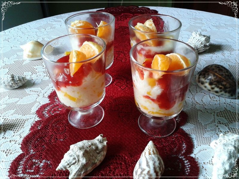 Ryżowy deser z brzoskwiniami i dżemem