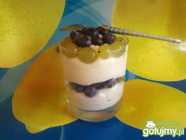Ryżowy deser z owocami.