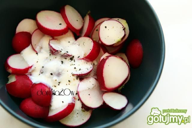 Rzodkiewka ze śmietaną. Rzodkiewka ze śmietaną.