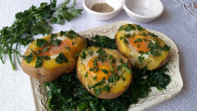 Sadzone jajka zapiekane w ziemniakach