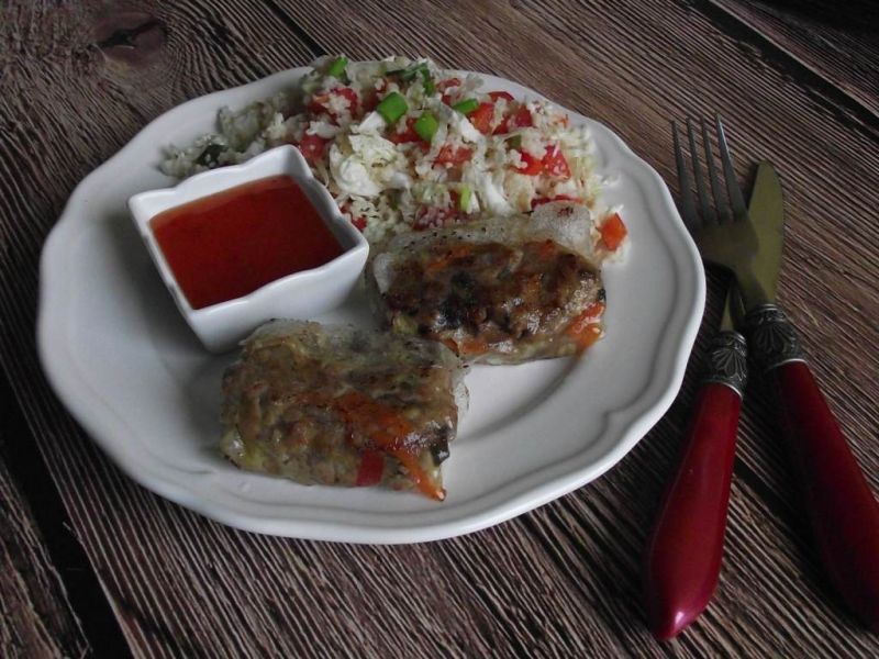 Sajgonki z mięsem i warzywami 