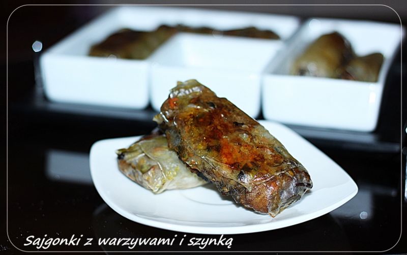 Sajgonki z warzywami i szynką Sajgonki z warzywami i szynką