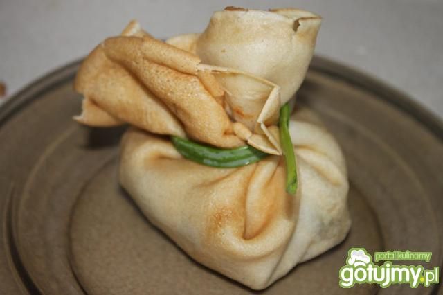 Sakiewki naleśnikowe z farszem . Sakiewki naleśnikowe z farszem .