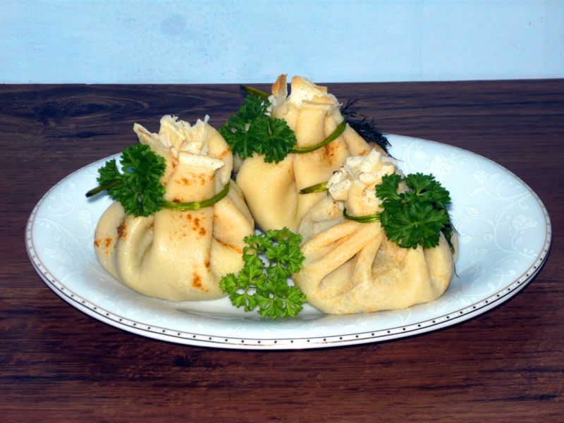 Sakiewki naleśnikowe z pieczarkami 