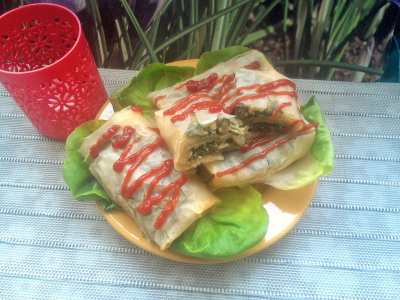 Sakiewki z ciasta filo ze szpinakiem Sakiewki z ciasta filo ze szpinakiem