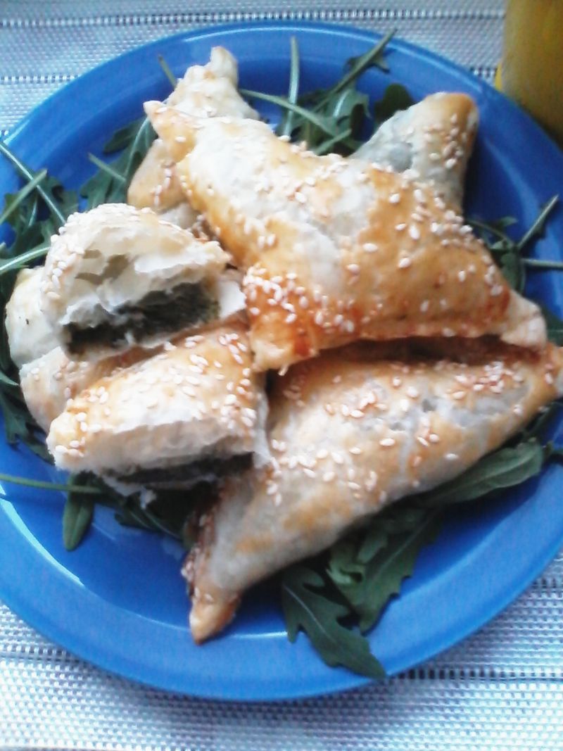 Sakiewki z szpinakiem i wędzonym łososiem