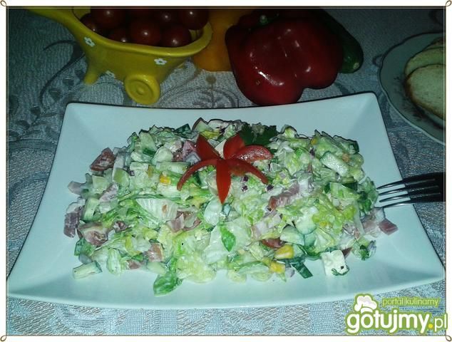Sałata lodowa z boczkiem i serem feta  Sałata lodowa z boczkiem i serem feta