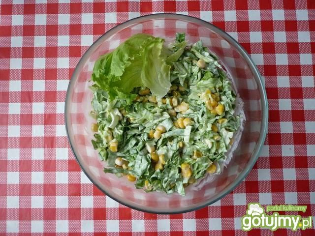 Sałata lodowa z kukurydzą 