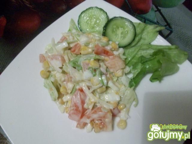 sałata lodowa z makaronem ryżowym