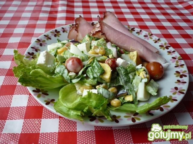 Sałata lodowa z serem feta Sałata lodowa z serem feta