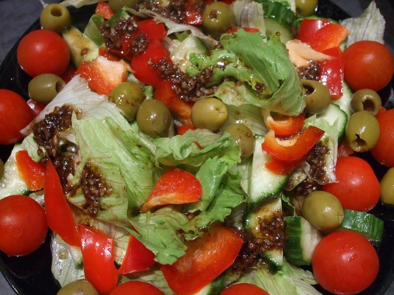 Sałata lodowa z sosem balsamicznym