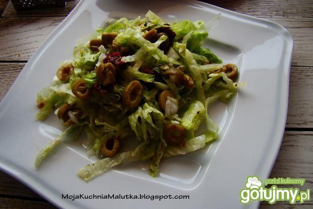 Sałata lodowa z suszonymi pomidorami 