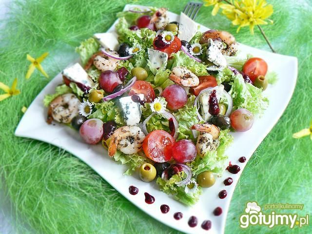 Sałata lollo z sosem malinowym stokrotką