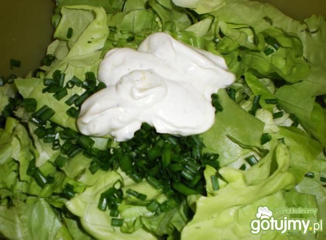 Sałata masłowa z kwaśną śmietaną Sałata masłowa z kwaśną śmietaną