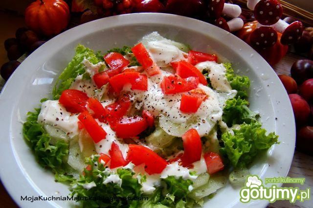 Sałata obiadowa z śmietaną  Sałata obiadowa z śmietaną