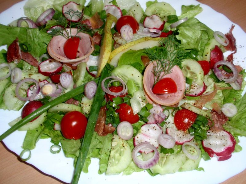 Sałata różności z rzodkiewką