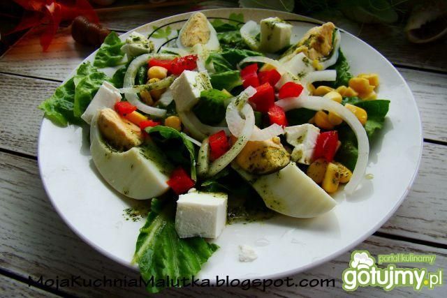 Sałata rzymska z fetą i jajkiem 