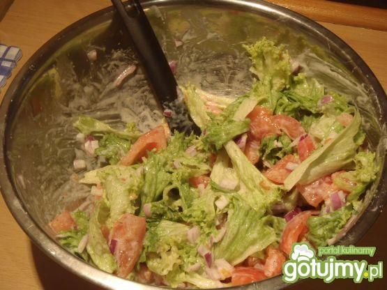 Sałata strzępiasta z sosem tzatziki
