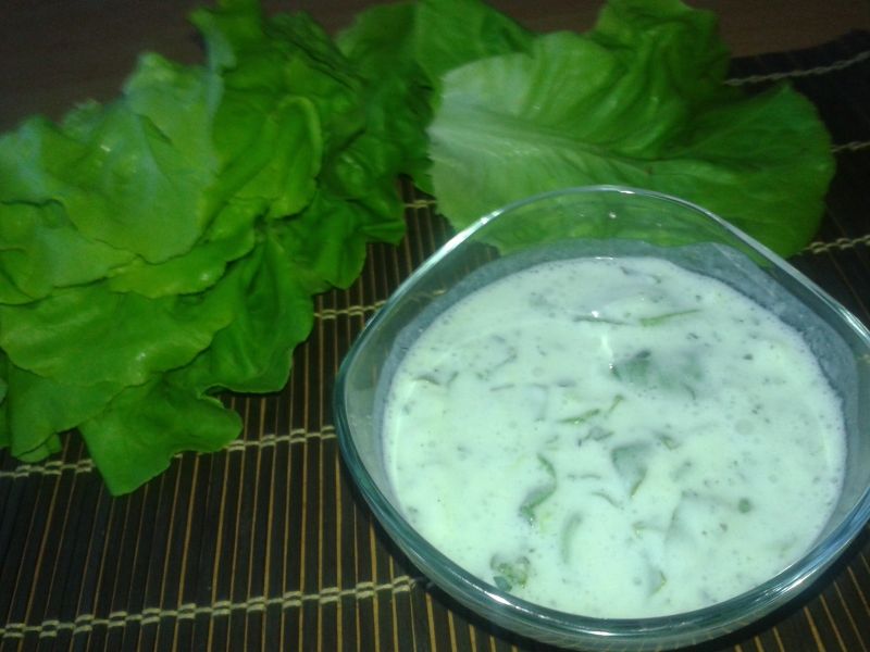 Sałata w śmietanie z koperkiem do obiadu Sałata w śmietanie z koperkiem do obiadu